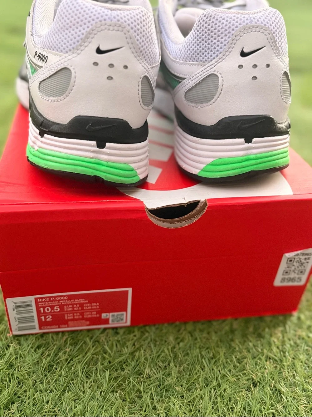 P 6000 Nike Men’s White and Green Mesh Running Sneakers